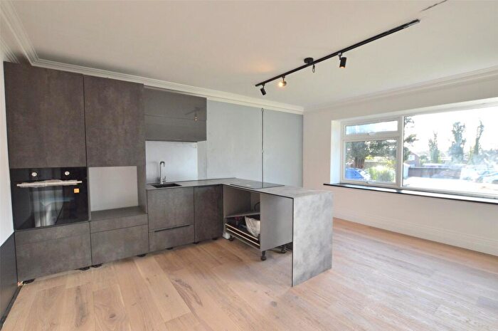 3 Bedroom Apartment To Rent In Oakfield Drive, Reigate, Surrey, RH2