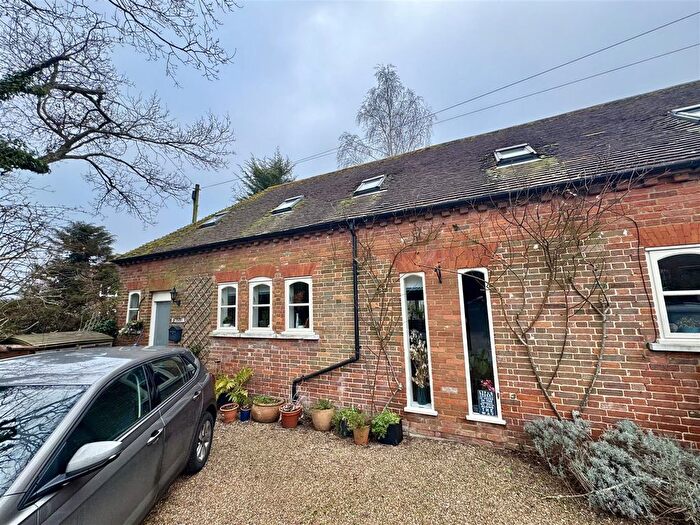 2 Bedroom Cottage To Rent In Lossenham Lane, Newenden, Cranbrook, TN18