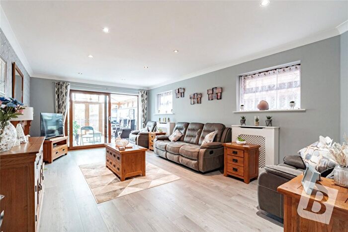 4 Bedroom Chalet For Sale In Fanton Walk, Wickford, Essex, SS11