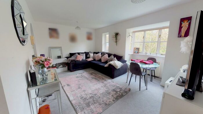 2 Bedroom Apartment To Rent In Artesian Grove, Barnet, North London, EN5