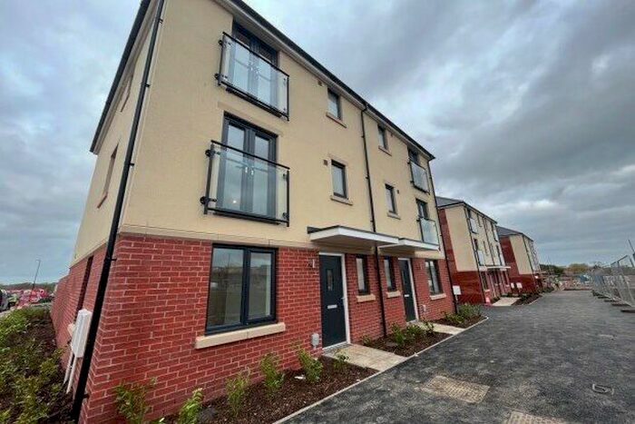 4 Bedroom Semi-Detached House To Rent In Cole Park, Swindon, SN3