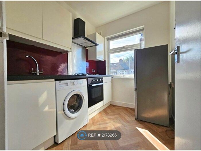 2 Bedroom Flat To Rent In Staines Road, Ilford, IG1