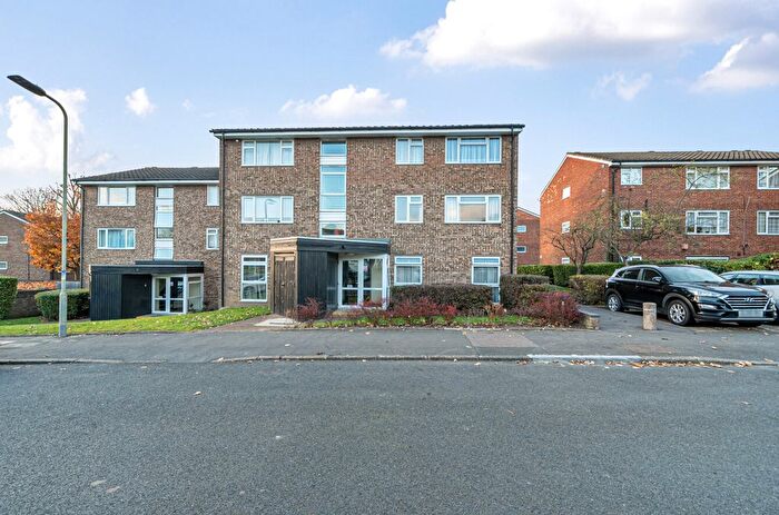 2 Bedroom Flat To Rent In Dyke Drive, Orpington, Kent, BR5