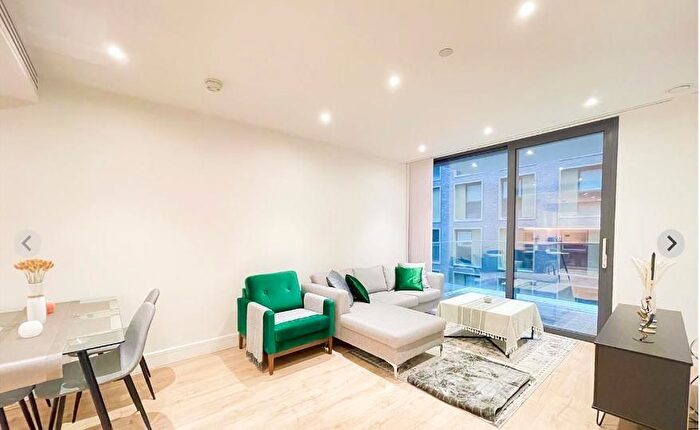 3 Bedroom Flat To Rent In Marsh Wall, London, E14