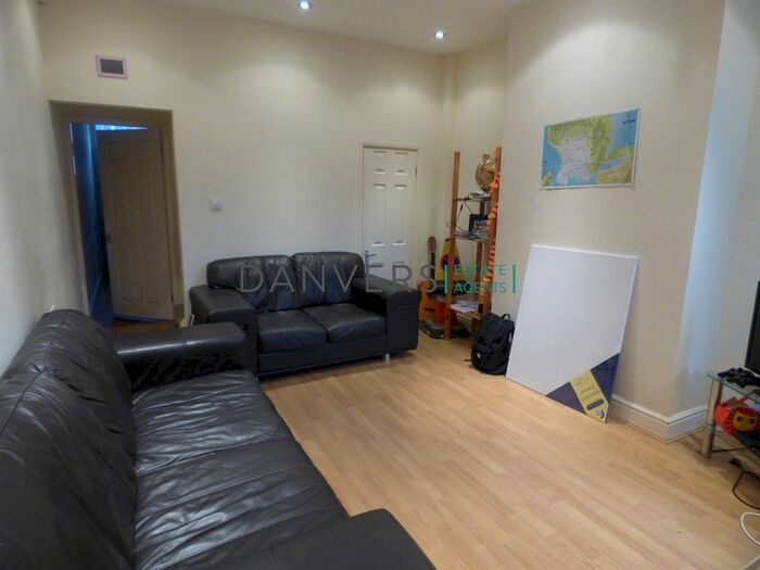 4 Bedroom Terraced House To Rent In Ullswater Street, Leicester, LE2