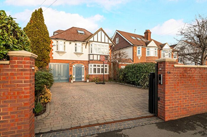 5 Bedroom Detached House For Sale In Walton On Thames, Surrey, KT12
