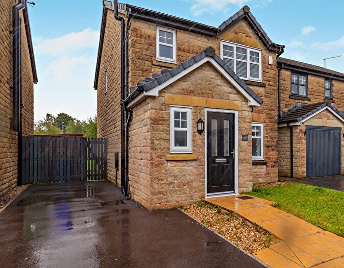 3 Bedroom Detached House For Sale In Siskin Avenue, Bacup, Lancashire, OL13