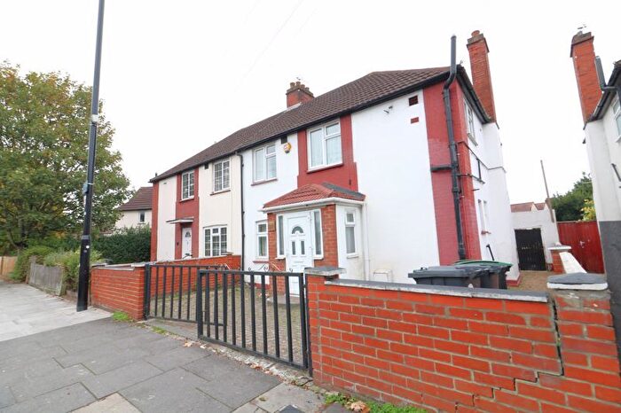 5 Bedroom Semi-Detached House To Rent In White Hart Lane, London, N17