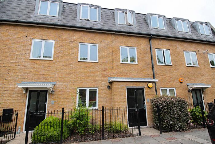 3 Bedroom Flat To Rent In Jamaica Street, London, E1