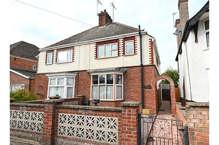 2 Bedroom Semi-Detached House For Sale In Neville Avenue, Spalding, Lincolnshire, PE11