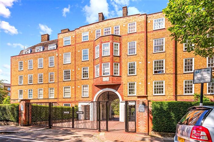 2 Bedroom Apartment To Rent In Vicarage Crescent, London, SW11