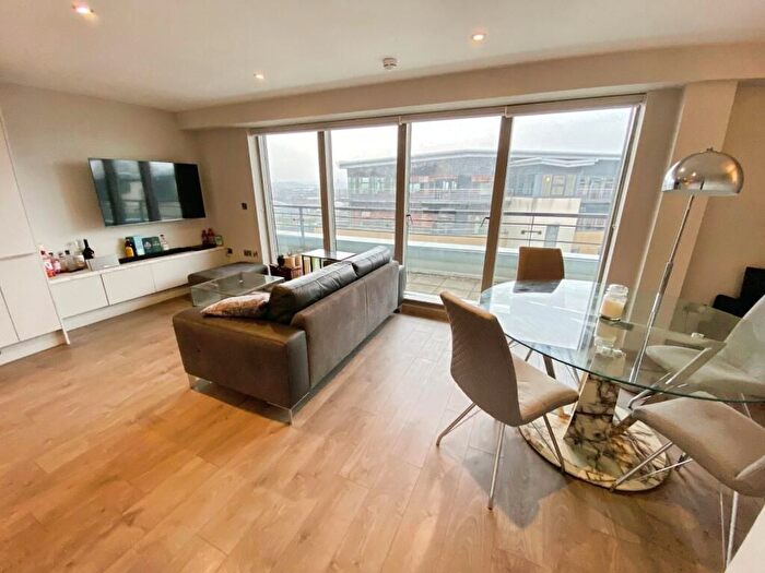 2 Bedroom Flat To Rent In Riverside Way, Leeds, LS1