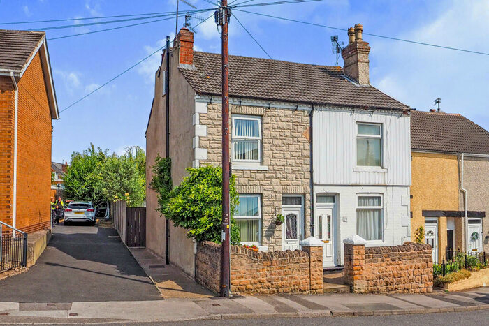 3 Bedroom Semi-Detached House To Rent In Spring Street, NG15