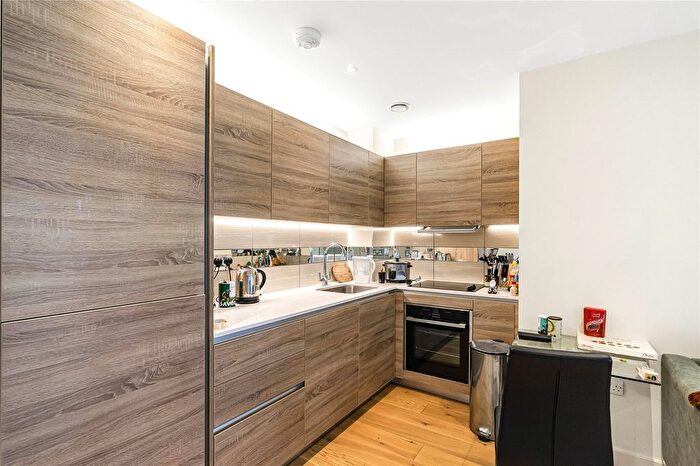 Studio To Rent In Duke Of Wellingtion Avenue, London, SE18