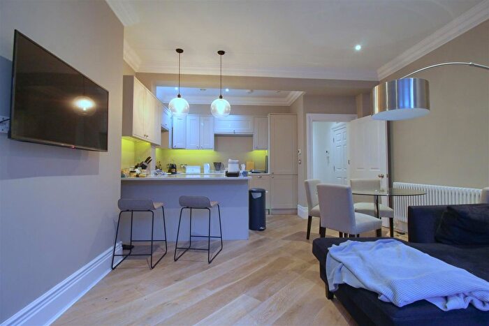 2 Bedroom Flat To Rent In West Avenue, Gosforth, Newcastle Upon Tyne, NE3