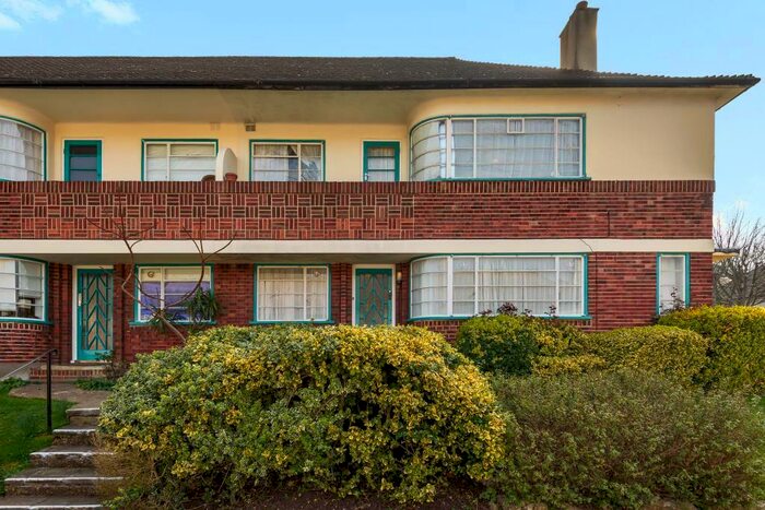 2 Bedroom Maisonette To Rent In Glenhill Close, Finchley, N3