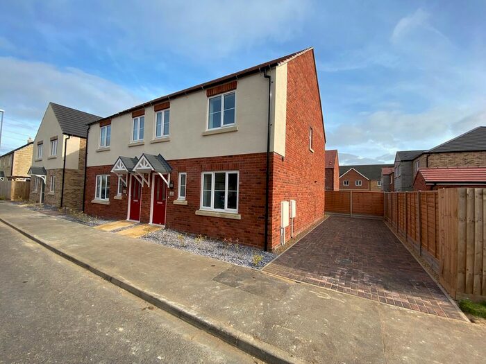 3 Bedroom Semi-Detached House To Rent In Falcon Way, Bourne, PE10