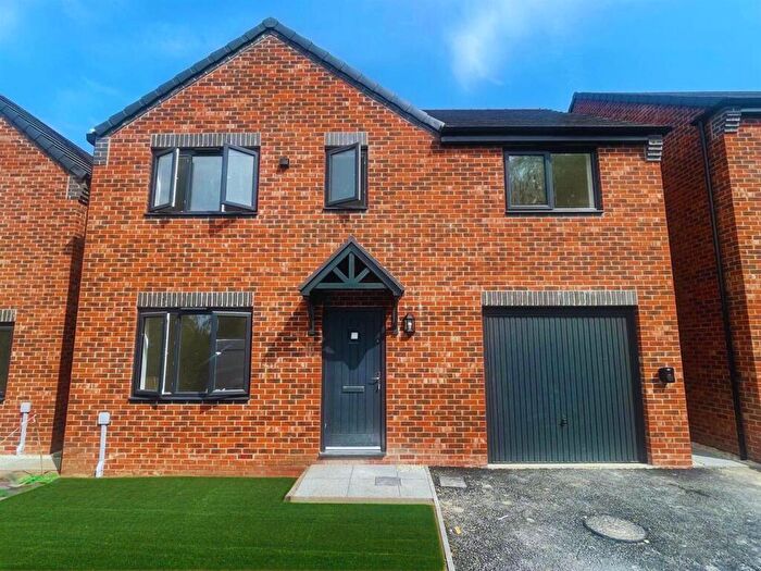 4 Bedroom Detached House For Sale In Dunholme Way, East Street, Doe Lea, Chesterfield, S44