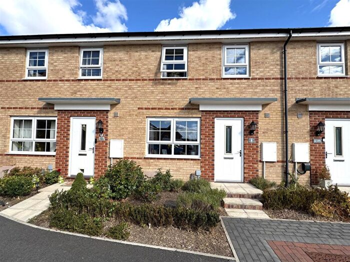 3 Bedroom Town House For Sale In Carrs Grove, Cudworth, Barnsley, S72