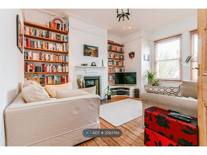 2 Bedroom Flat To Rent In Oakmead Road, London, SW12