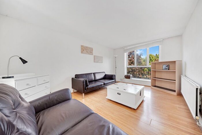 3 Bedroom Maisonette To Rent In Mansford Street, London, E2