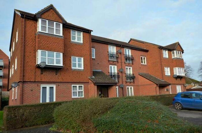 1 Bedroom Apartment To Rent In Knowles Close, West Drayton, UB7