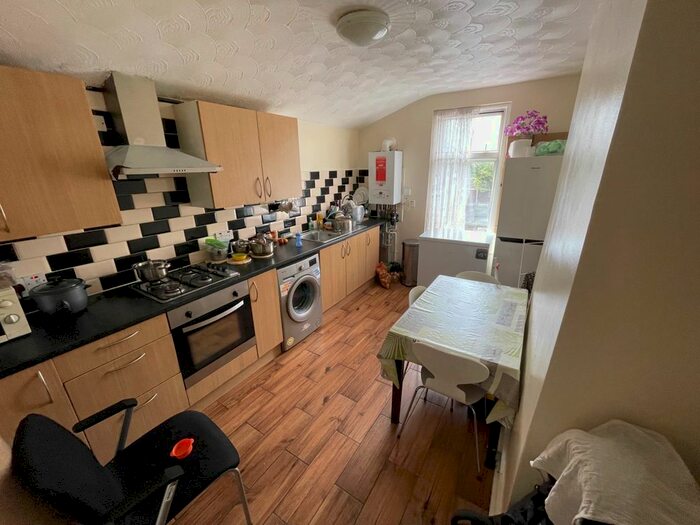 1 Bedroom Flat To Rent In Morris Avenue, London, E12