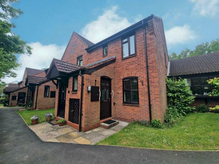 2 Bedroom Maisonette To Rent In Rose Terrace, Hewell Road, Barnt Green, B45