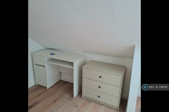 4 Bedroom Flat To Rent In Two Mile Hill Rd, Bristol, BS15