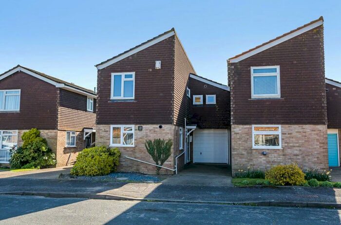 3 Bedroom House To Rent In Farm Crescent, Sittingbourne, Kent, ME10