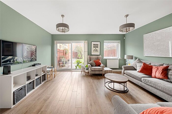 4 Bedroom Terraced House For Sale In Valley Road, Streatham, London, SW16