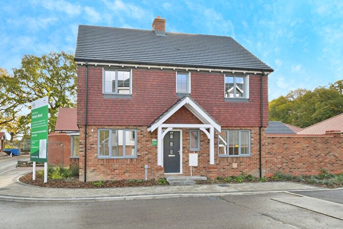 3 Bedroom Detached House For Sale In Edmondsham Road, Verwood, BH31