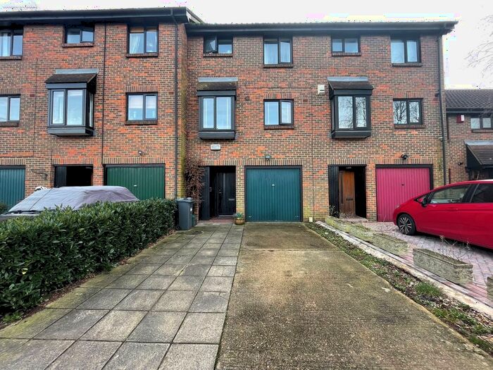3 Bedroom Town House To Rent In Sycamore Close, Feltham, TW13