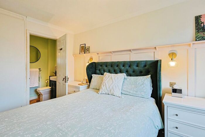 3 Bedroom Link Detached House For Sale In Tickhill Close, Lower Earley, Reading, RG6