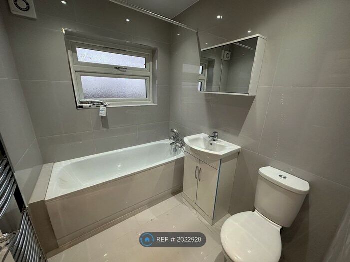 4 Bedroom Terraced House To Rent In Lynhurst Crescent, Uxbridge, UB10