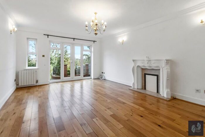 4 Bedroom Property To Rent In Southway, London, N20