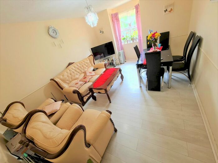 3 Bedroom Flat To Rent In Woodgrange Road, London, E7