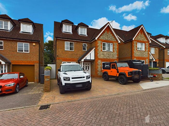 5 Bedroom Detached House To Rent In Mount Keen, Stevenage, SG1