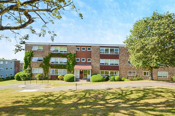 3 Bedroom Flat For Sale In The Four Tubs, Bushey, WD23