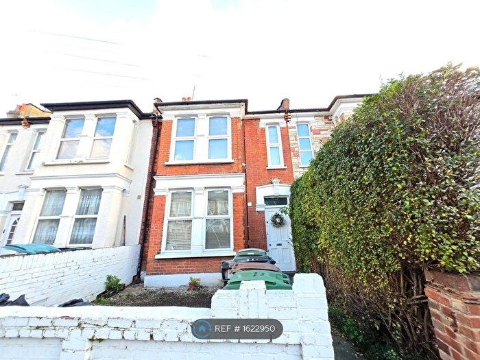 2 Bedroom Flat To Rent In Mount Pleasant Road, London, N17