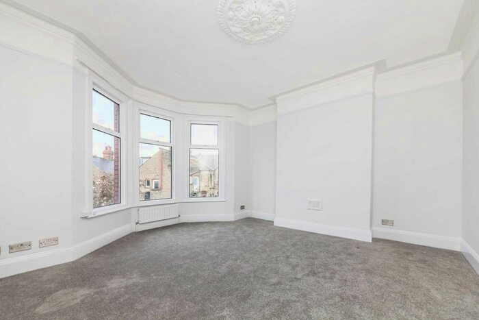 2 Bedroom Maisonette To Rent In Radbourne Road, London, SW12