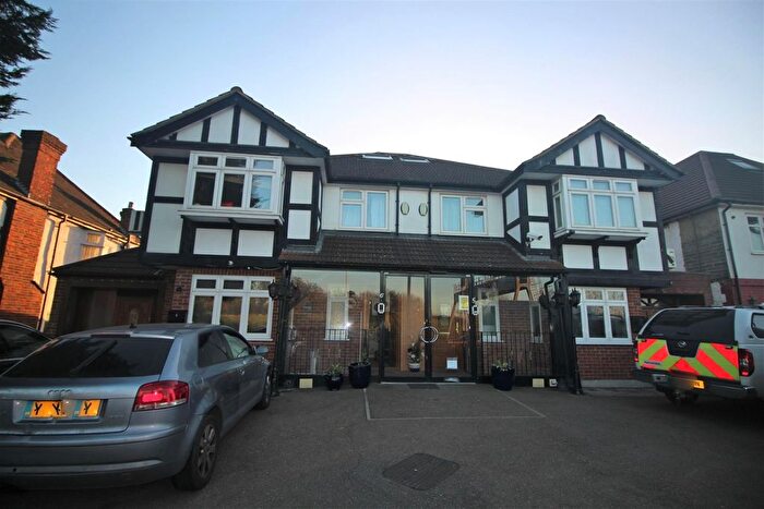 2 Bedroom Flat To Rent In Hilltop Gardens, London, NW4