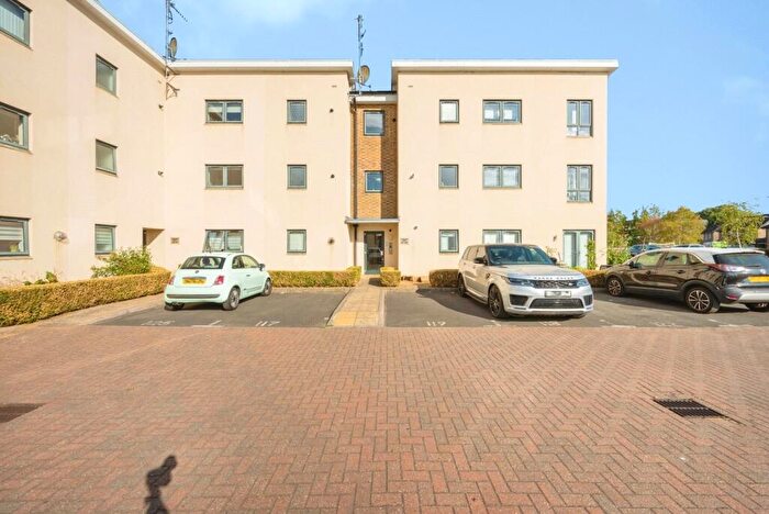 2 Bedroom Flat For Sale In Sheldon Way, Berkhamsted, Hertfordshire, HP4