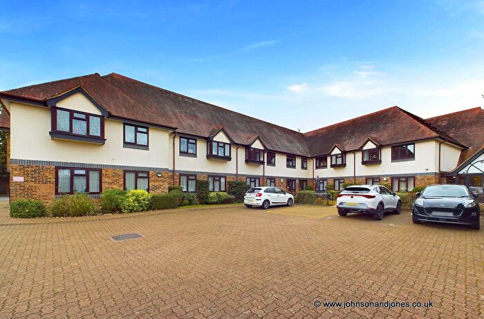 1 Bedroom Flat To Rent In Abbey Court, Chertsey, KT16