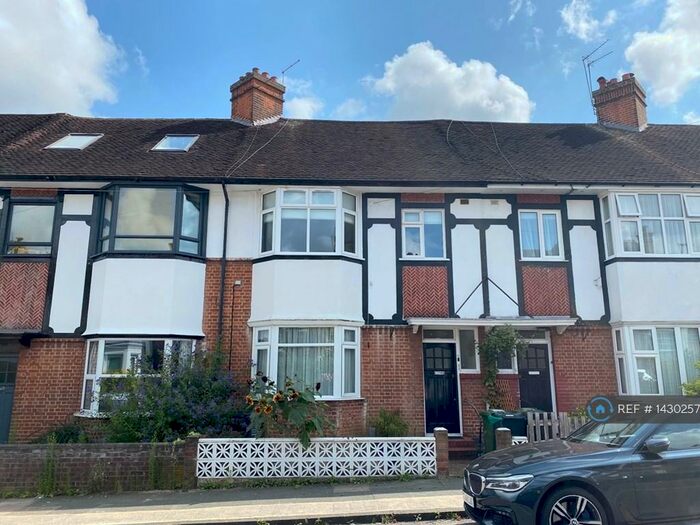 2 Bedroom Flat To Rent In Old Road, London, SE13