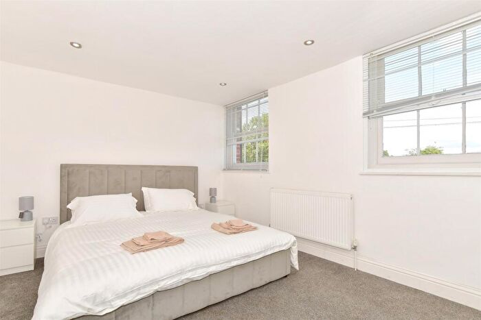 4 Bedroom End Of Terrace House For Sale In West Street, Faversham, Kent, ME13
