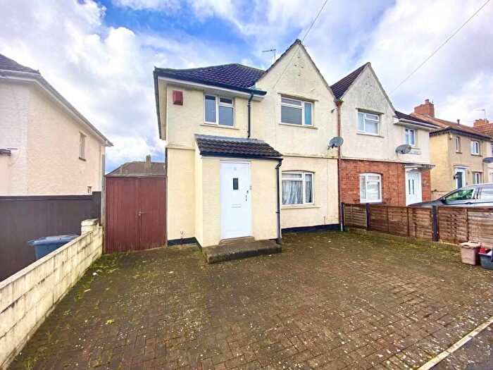3 Bedroom House To Rent In Fonthill Road, Bristol, BS10