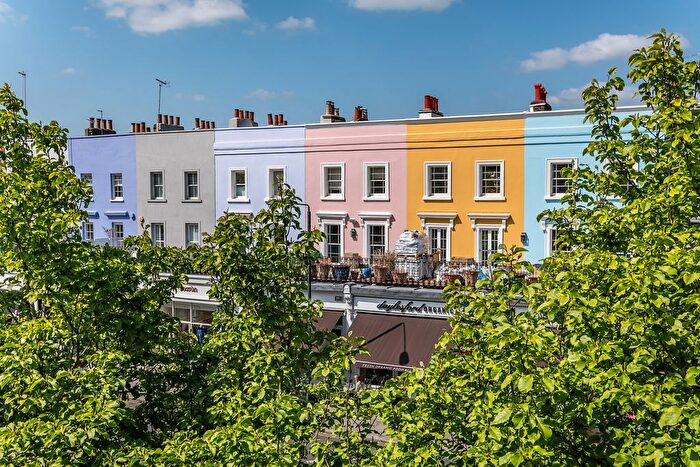 2 Bedroom Flat For Sale In Lambton Place, London, W11