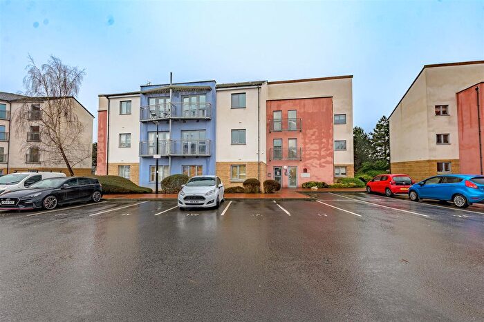 1 Bedroom Flat For Sale In Rhodfa'r Gwagenni, Barry, CF63