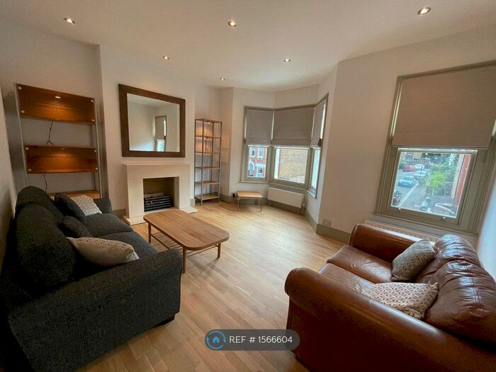 2 Bedroom Flat To Rent In Brading Road, London, SW2